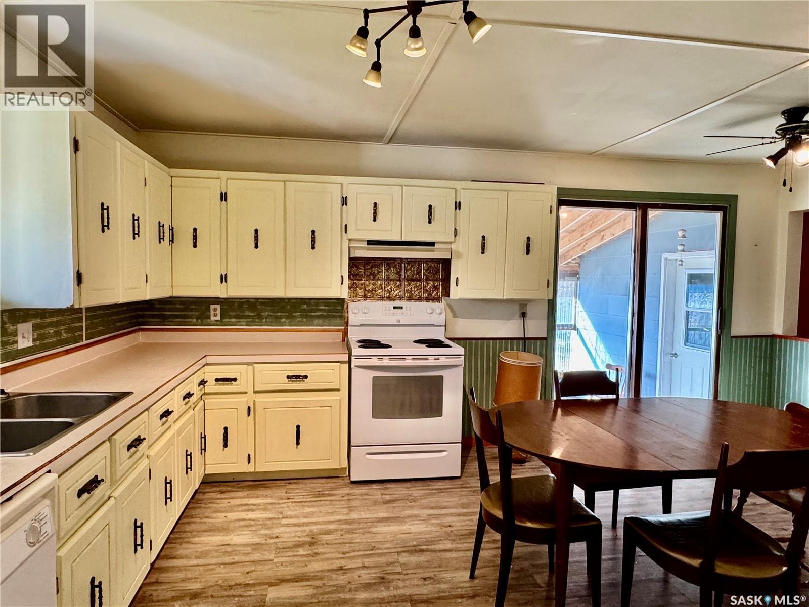 Neufeld Spalding Acreage, Spalding Rm No. 368, SK - Indoor Photo Showing Kitchen With Double Sink