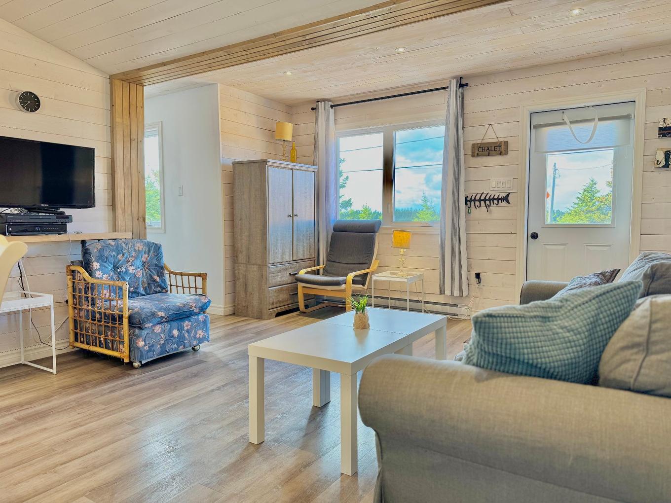 Living room - 954 Ch. De Gros-Cap, Les Îles-De-La-Madeleine, QC - Indoor Photo Showing Living Room