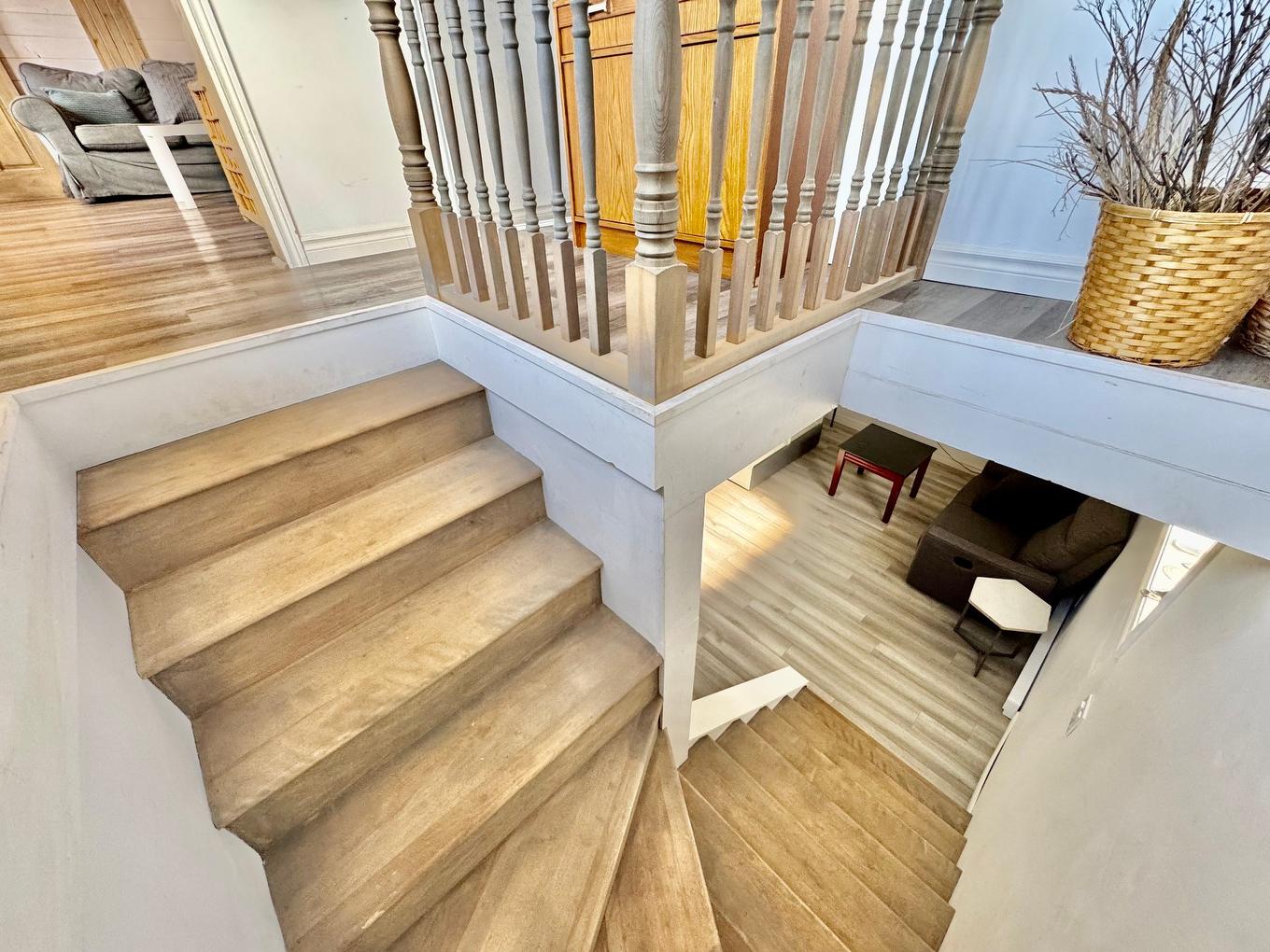 Staircase - 954 Ch. De Gros-Cap, Les Îles-De-La-Madeleine, QC - Indoor Photo Showing Other Room