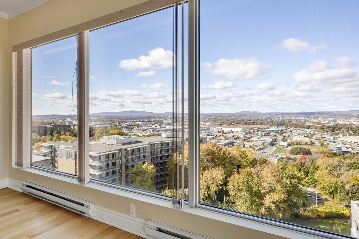 Living room - 1102-1300 Ch. Ste-Foy, Québec (La Cité-Limoilou), QC - Indoor Photo Showing Other Room