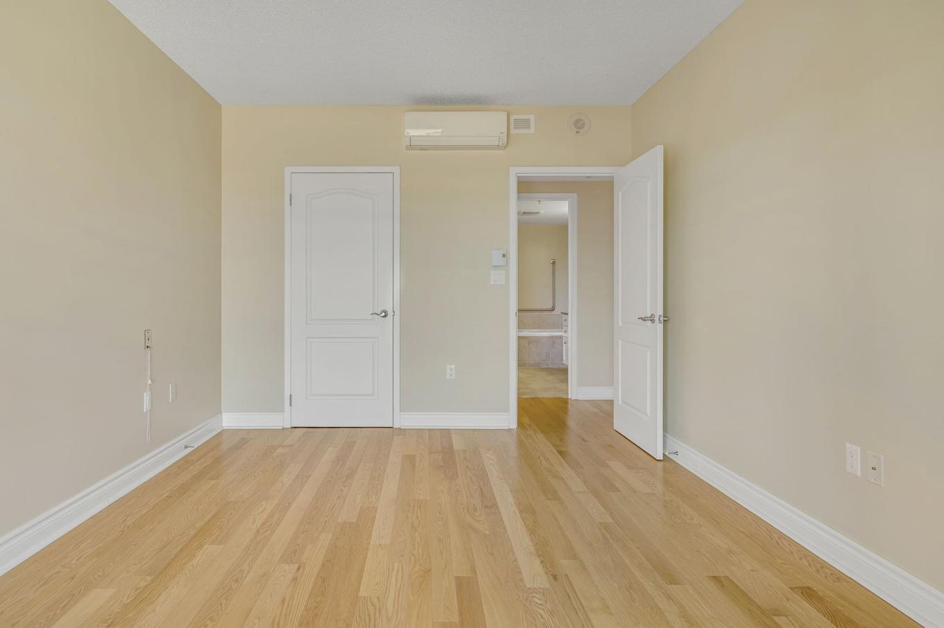 Bedroom - 1102-1300 Ch. Ste-Foy, Québec (La Cité-Limoilou), QC - Indoor Photo Showing Other Room