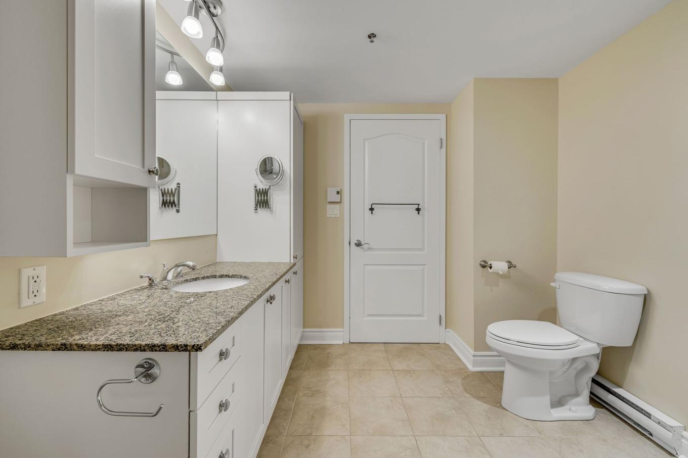 Bathroom - 1102-1300 Ch. Ste-Foy, Québec (La Cité-Limoilou), QC - Indoor Photo Showing Bathroom