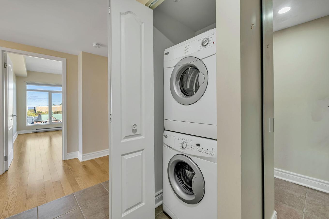 Laundry room - 1102-1300 Ch. Ste-Foy, Québec (La Cité-Limoilou), QC - Indoor Photo Showing Laundry Room