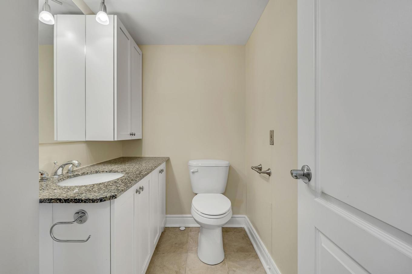 Powder room - 1102-1300 Ch. Ste-Foy, Québec (La Cité-Limoilou), QC - Indoor Photo Showing Bathroom