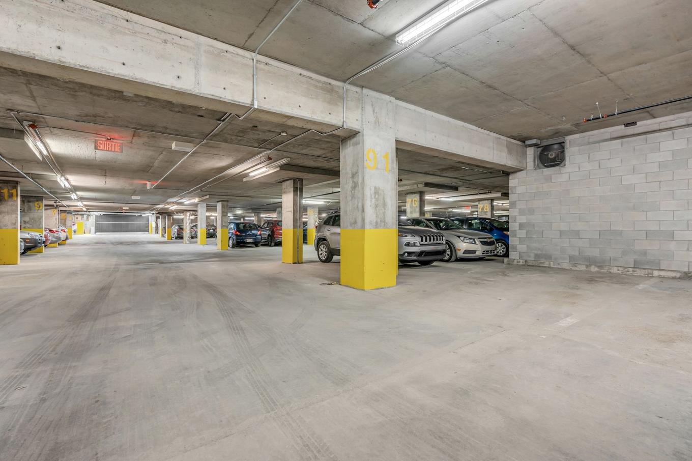 Parking - 1102-1300 Ch. Ste-Foy, Québec (La Cité-Limoilou), QC - Indoor Photo Showing Garage