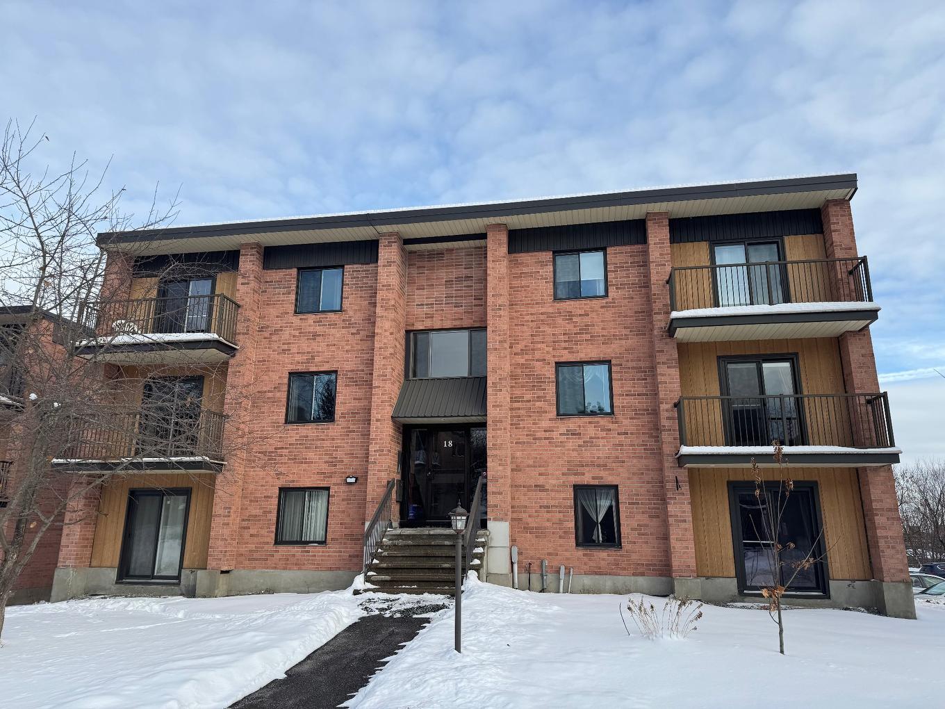 Façade - 5-18 Rue De Deauville, Gatineau (Hull), QC - Outdoor With Balcony With Facade