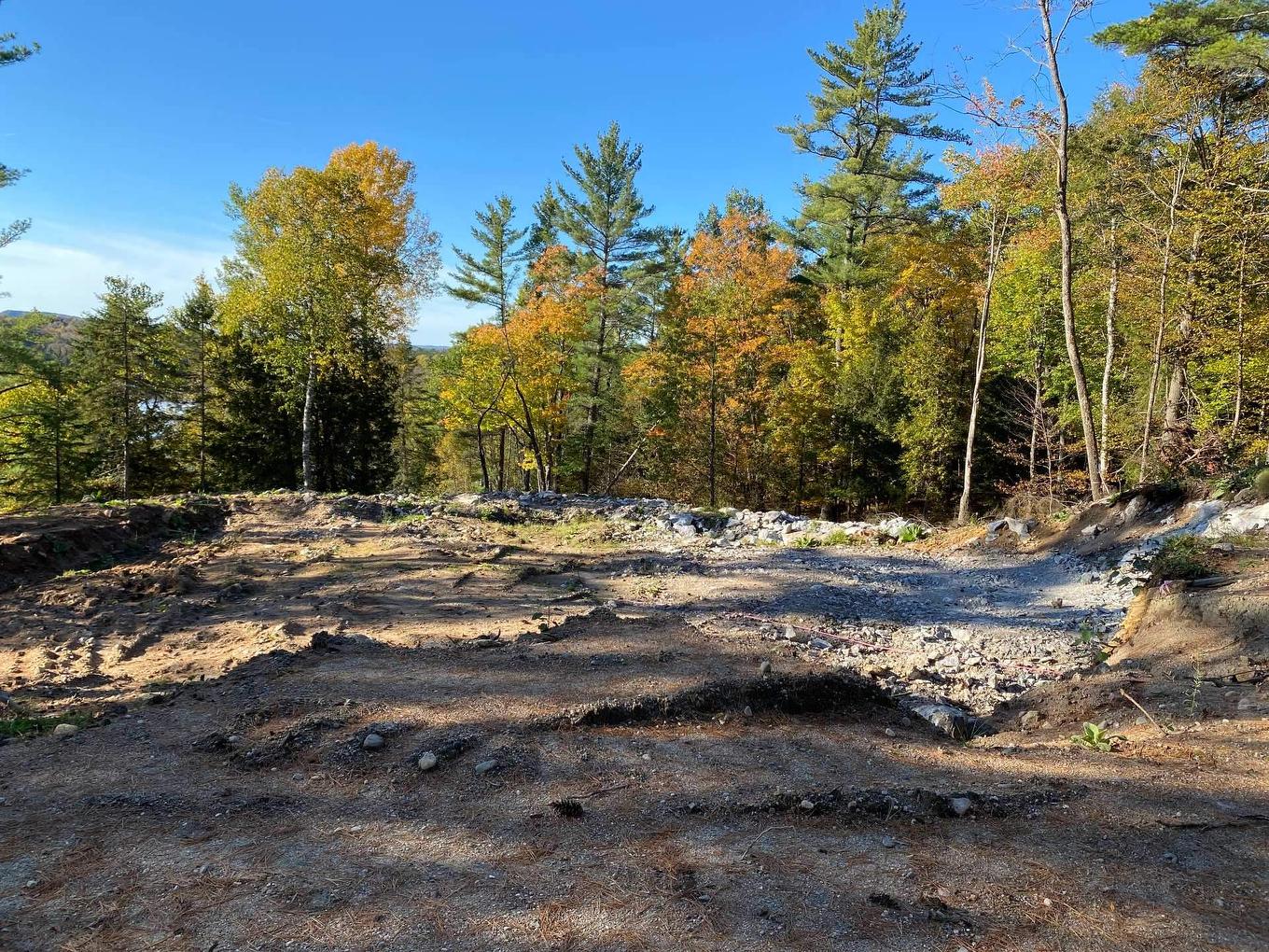 Cour - Ch. Kelly, Lac-Sainte-Marie, QC