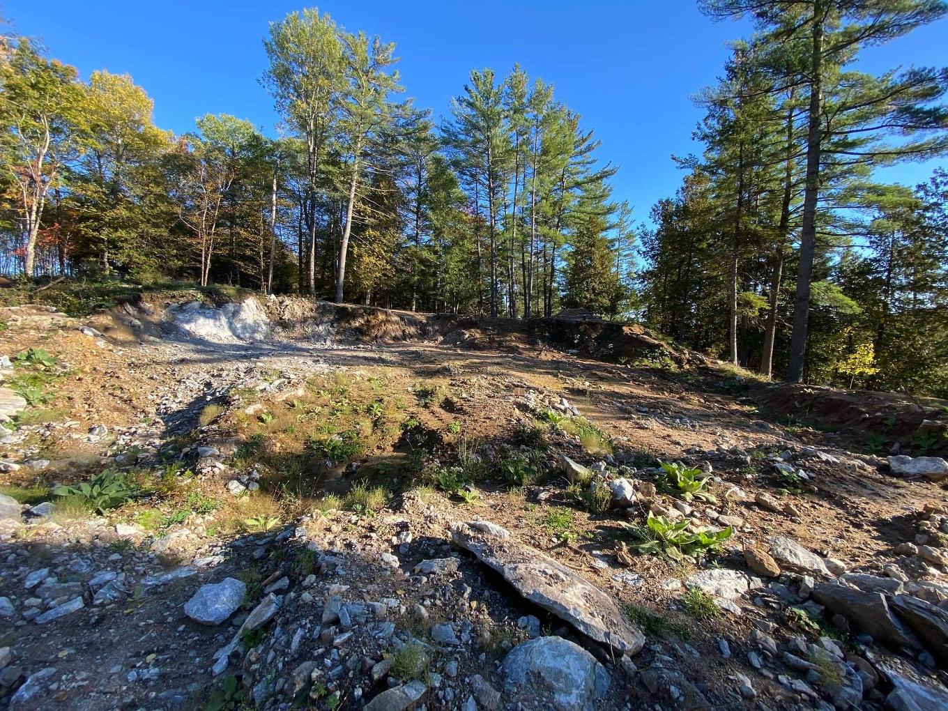 Cour - Ch. Kelly, Lac-Sainte-Marie, QC