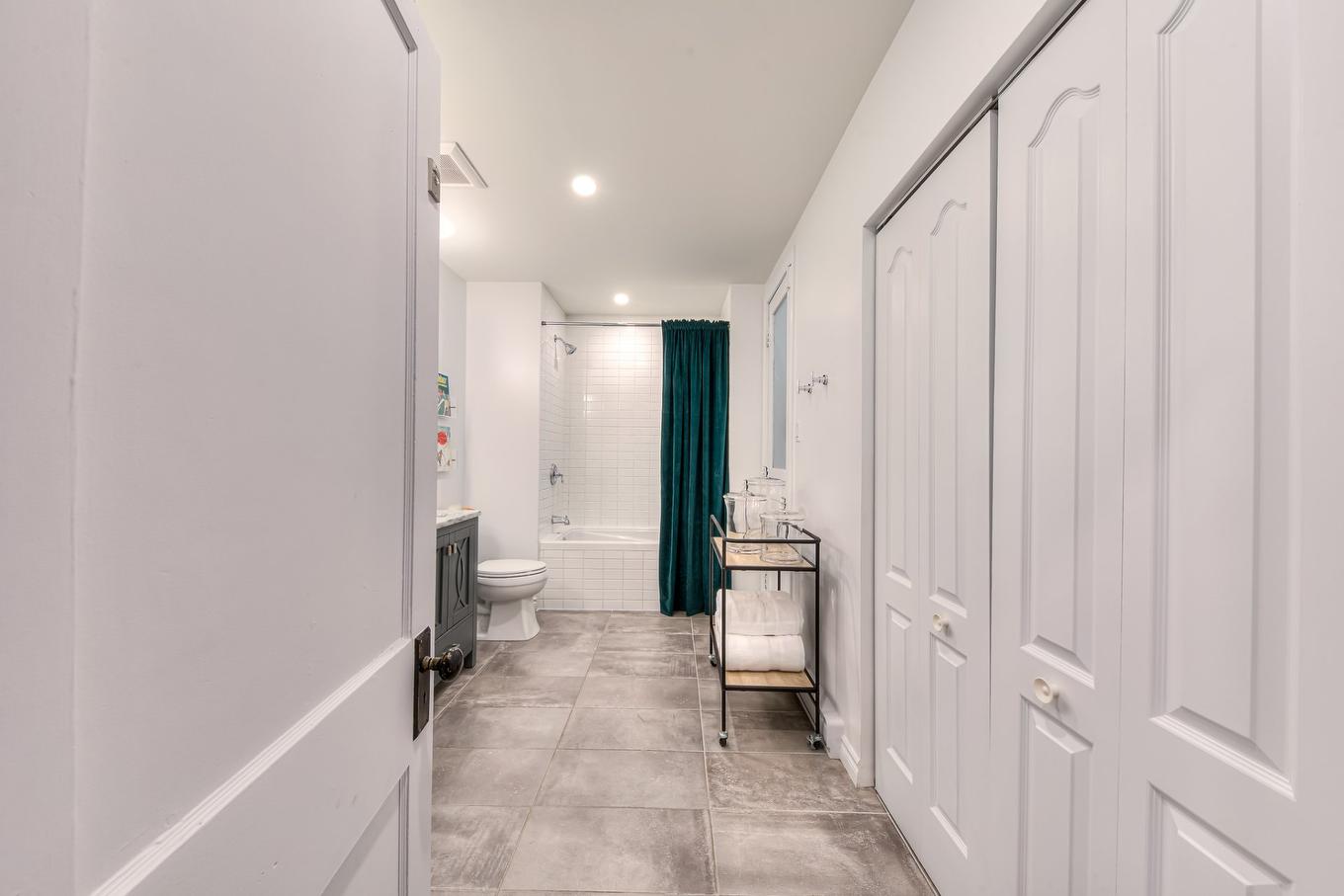 Salle de bains - 6245 Av. Christophe-Colomb, Montréal (Rosemont/La Petite-Patrie), QC - Indoor Photo Showing Bathroom