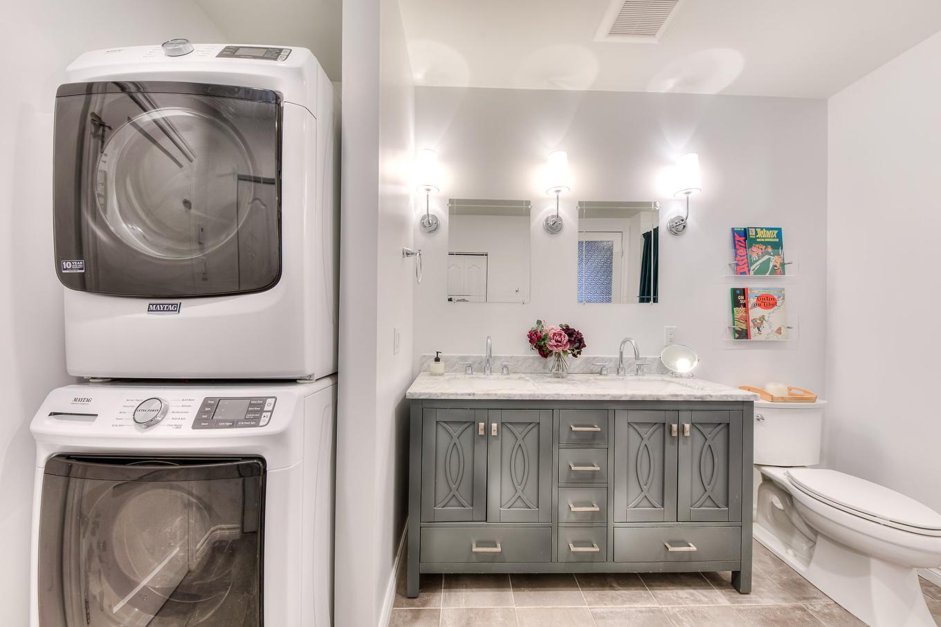 Salle de bains - 6245 Av. Christophe-Colomb, Montréal (Rosemont/La Petite-Patrie), QC - Indoor Photo Showing Laundry Room