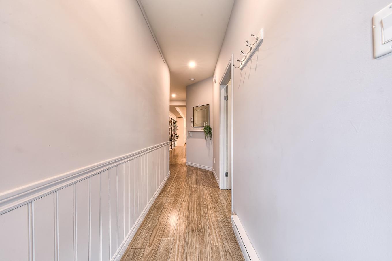 Corridor - 6245 Av. Christophe-Colomb, Montréal (Rosemont/La Petite-Patrie), QC - Indoor Photo Showing Other Room