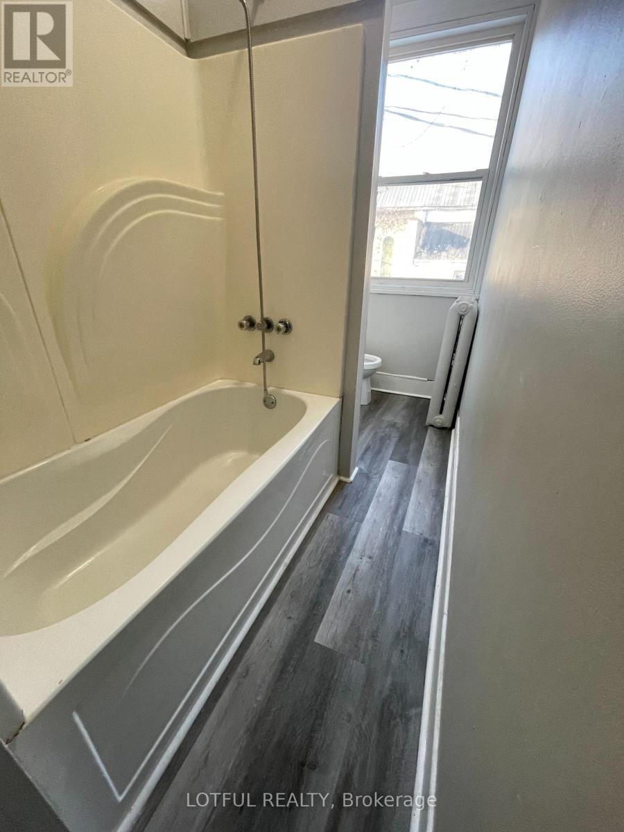 4 - 4 1/2 Russell Street E, Smiths Falls, ON