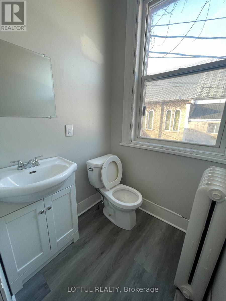 4 - 4 1/2 Russell Street E, Smiths Falls, ON