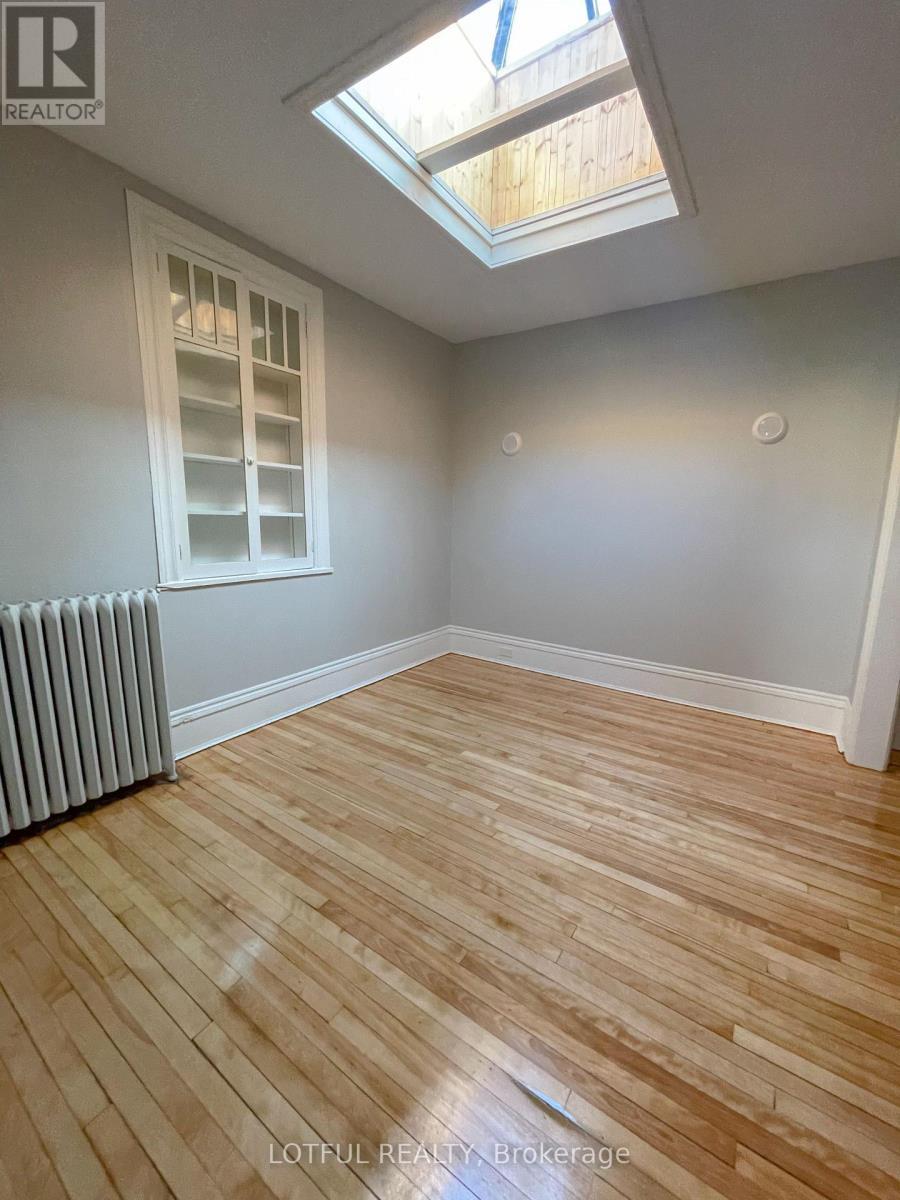 4 - 4 1/2 Russell Street E, Smiths Falls, ON