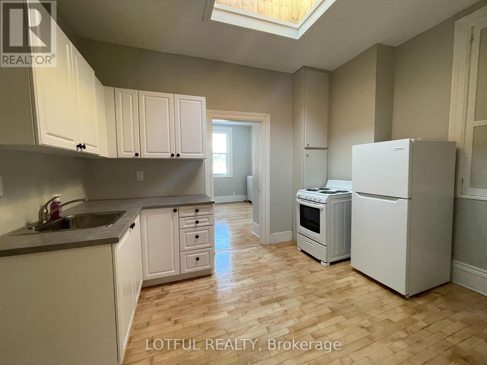 4 - 4 1/2 Russell Street E, Smiths Falls, ON