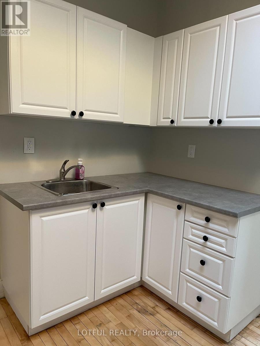 4 - 4 1/2 Russell Street E, Smiths Falls, ON