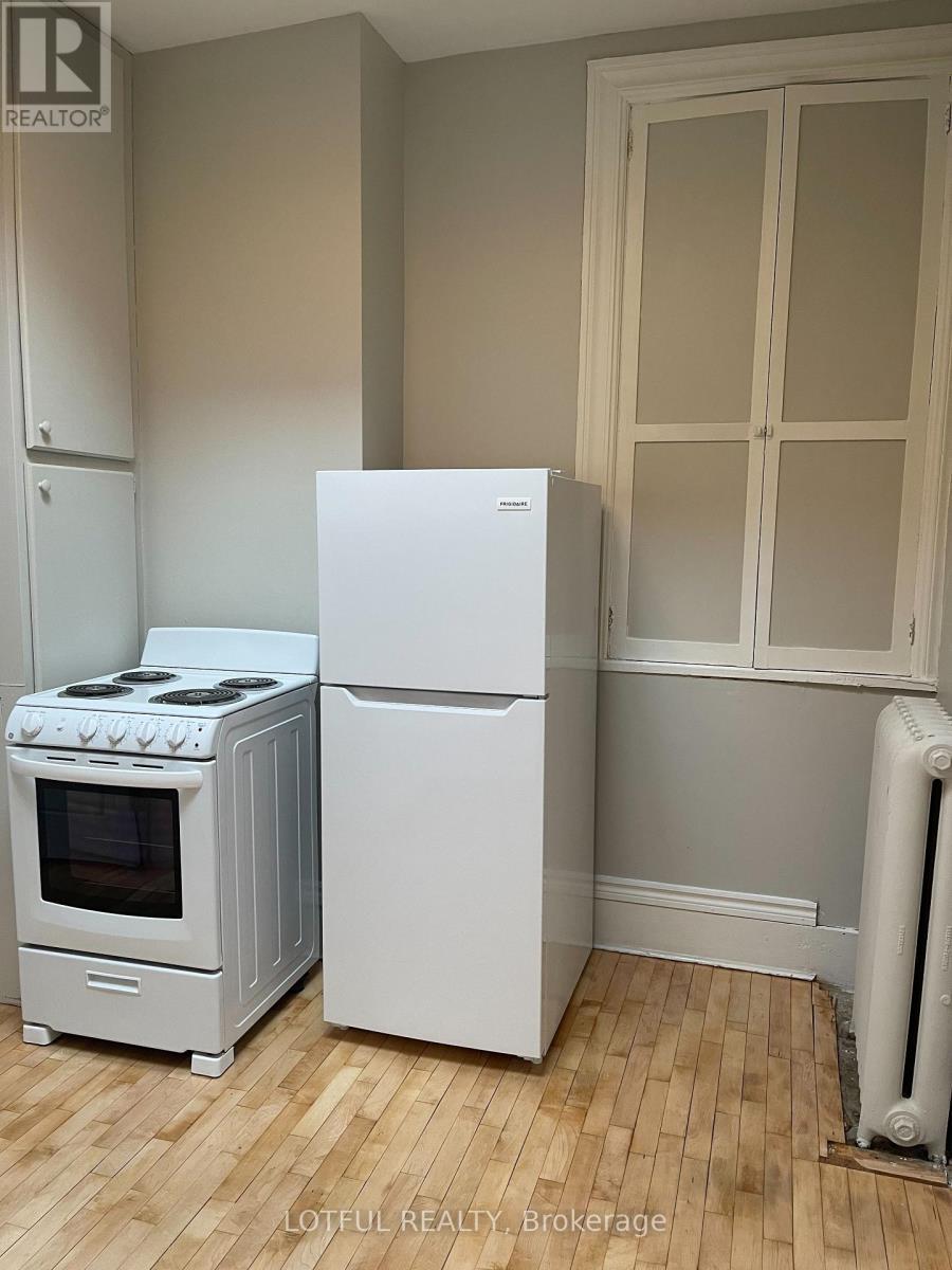 4 - 4 1/2 Russell Street E, Smiths Falls, ON