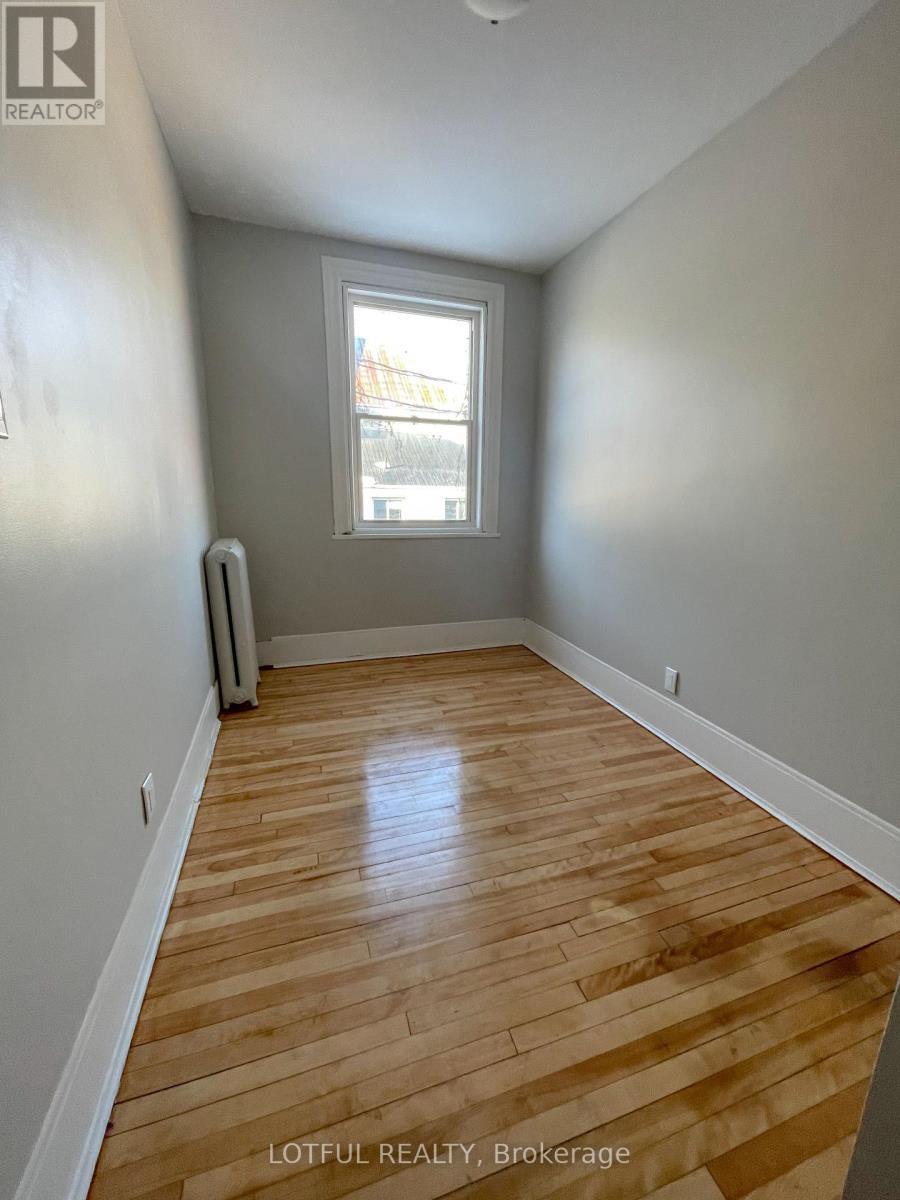 4 - 4 1/2 Russell Street E, Smiths Falls, ON