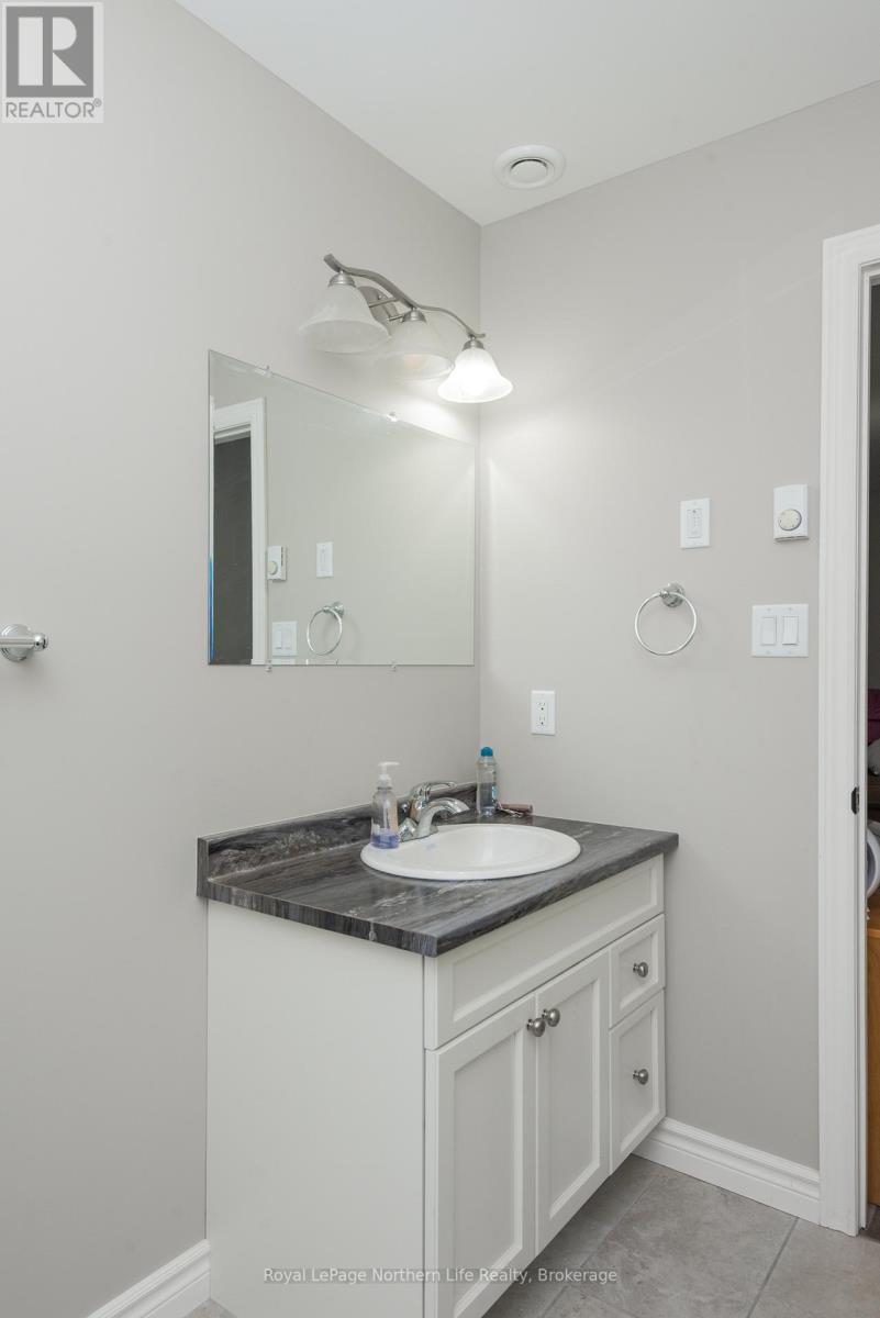 522 Hart Road, Callander, ON - Indoor Photo Showing Bathroom
