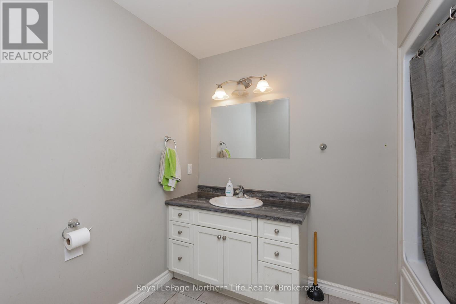 522 Hart Road, Callander, ON - Indoor Photo Showing Bathroom
