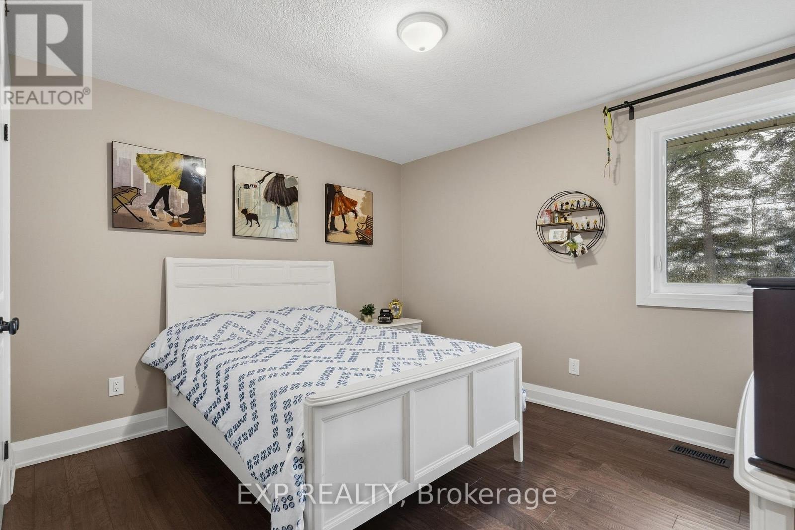 2116 Binbrook Road E, Hamilton, ON - Indoor Photo Showing Bedroom