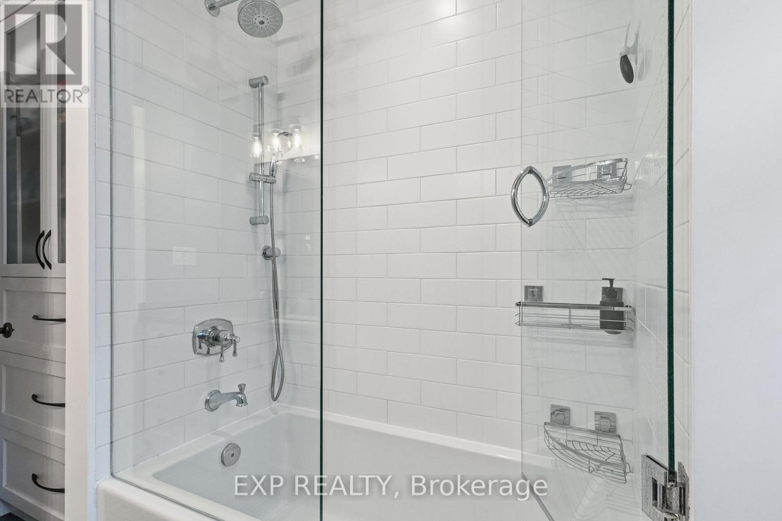 2116 Binbrook Road E, Hamilton, ON - Indoor Photo Showing Bathroom