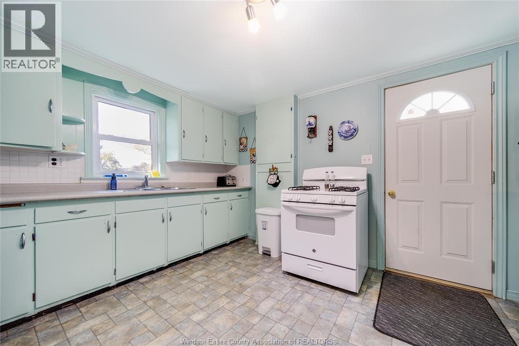 1520 Kerr Avenue, Erieau, ON - Indoor Photo Showing Kitchen