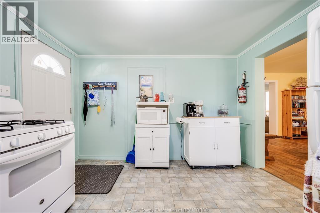 1520 Kerr Avenue, Erieau, ON - Indoor Photo Showing Laundry Room