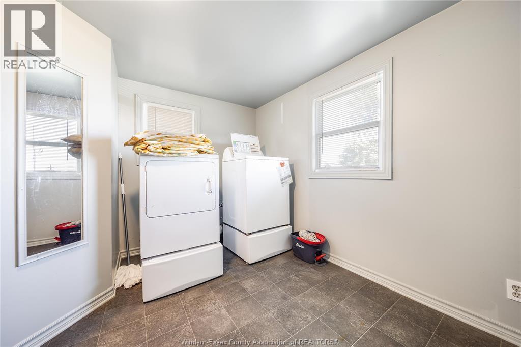 1520 Kerr Avenue, Erieau, ON - Indoor Photo Showing Laundry Room