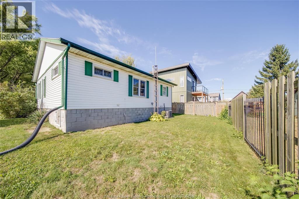 1520 Kerr Avenue, Erieau, ON - Outdoor