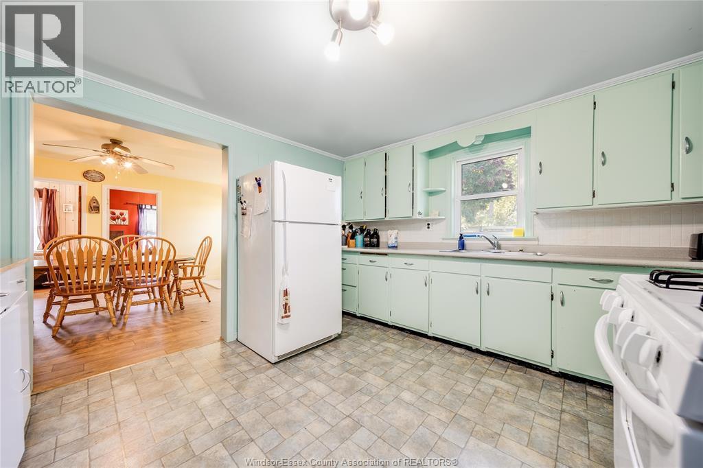 1520 Kerr Avenue, Erieau, ON - Indoor Photo Showing Kitchen