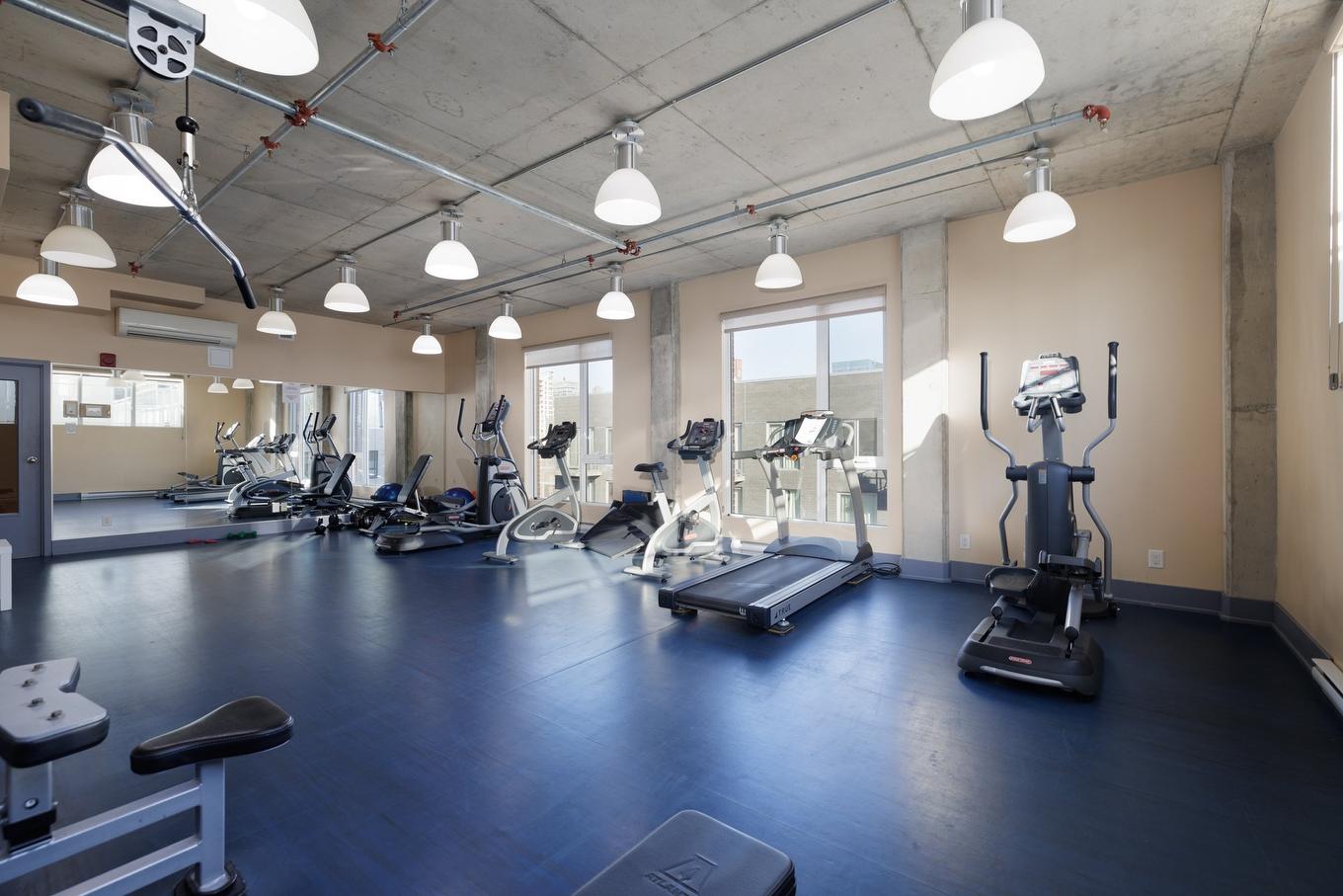 Exercise room - 714-1235 Rue Bishop, Montréal (Ville-Marie), QC - Indoor Photo Showing Gym Room