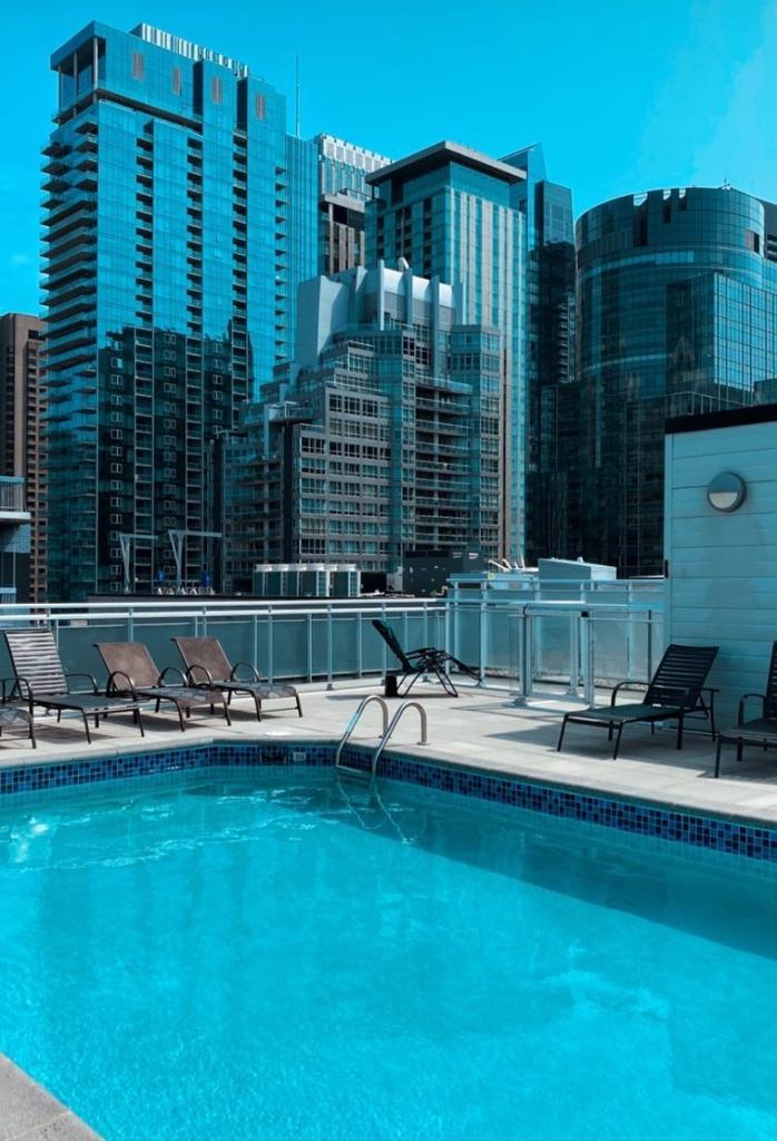 Pool - 714-1235 Rue Bishop, Montréal (Ville-Marie), QC - Outdoor With In Ground Pool