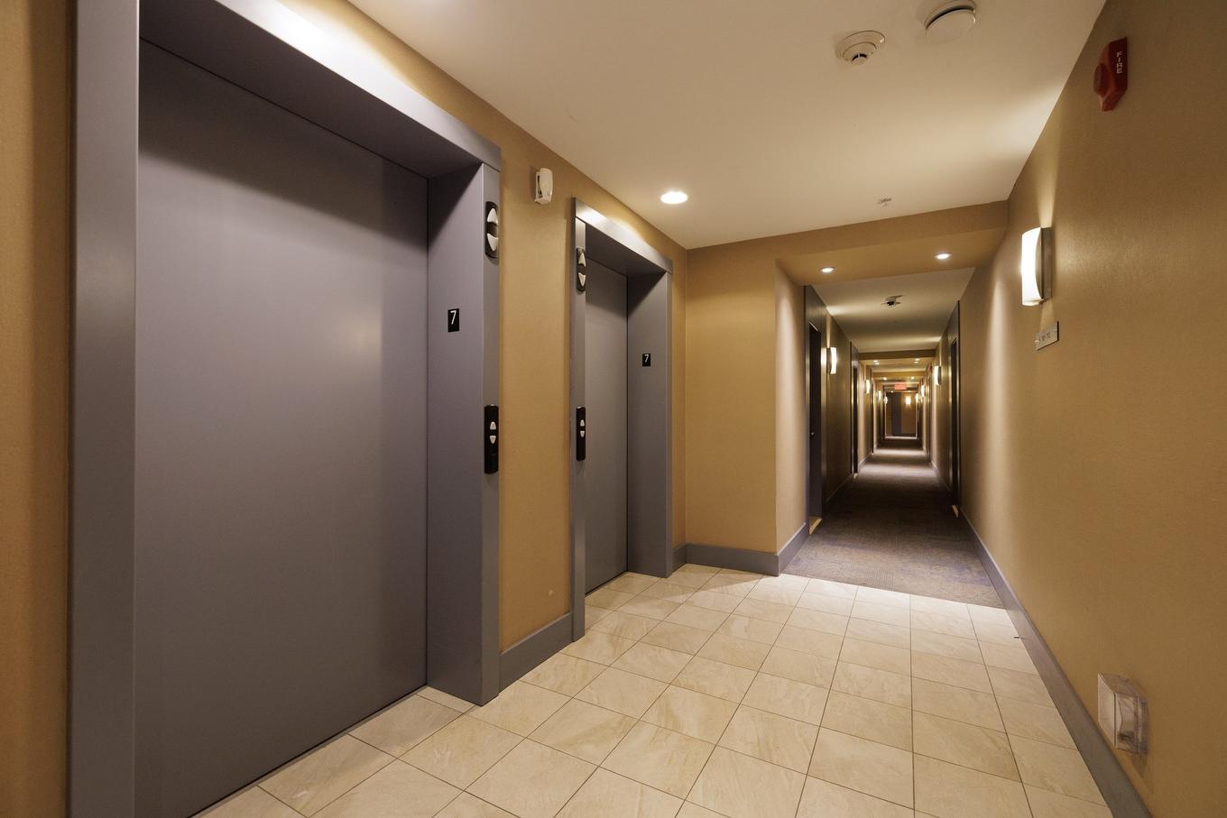 Elevator - 714-1235 Rue Bishop, Montréal (Ville-Marie), QC - Indoor Photo Showing Other Room