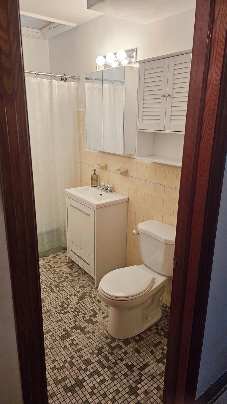 Bathroom - 1-7433 Rue Cartier, Montréal (Villeray/Saint-Michel/Parc-Extension), QC - Indoor Photo Showing Bathroom