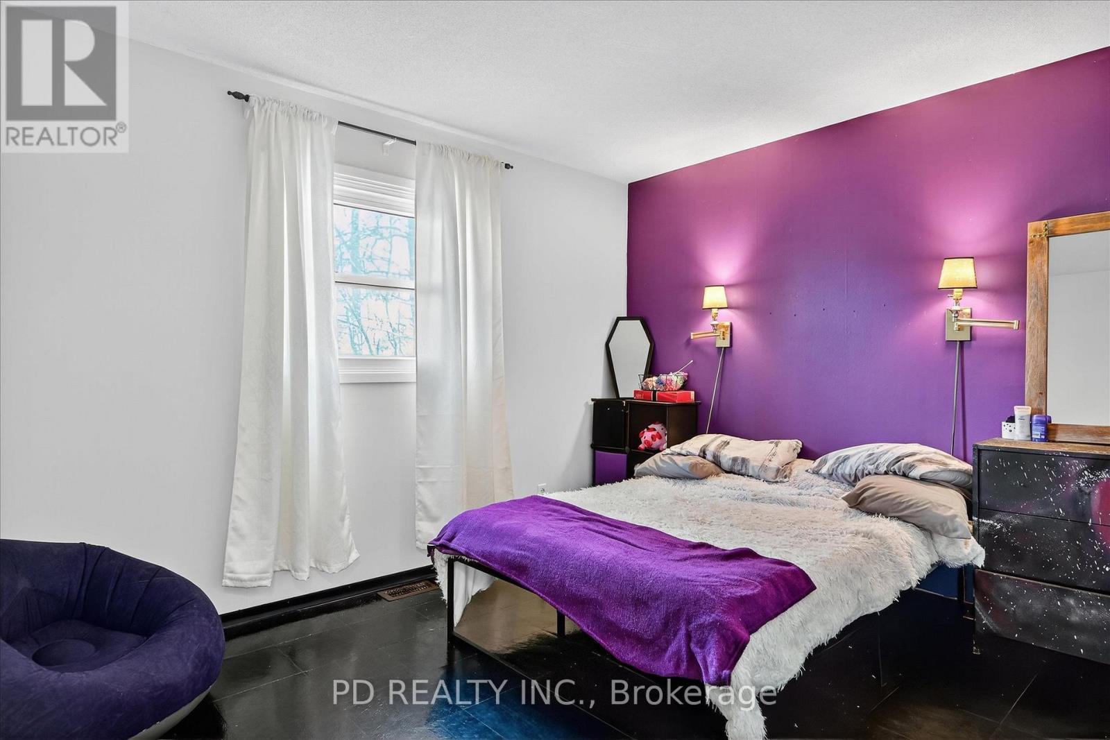 54 Carlton Crescent, Kawartha Lakes (Emily), ON - Indoor Photo Showing Bedroom