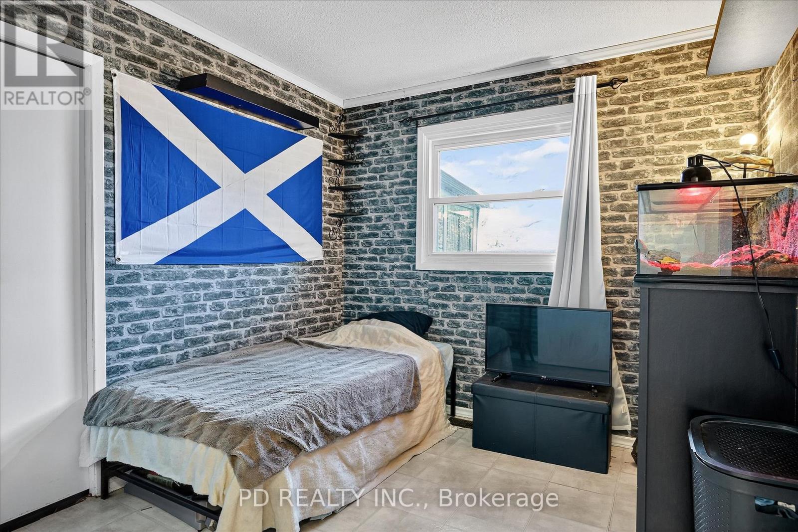 54 Carlton Crescent, Kawartha Lakes (Emily), ON - Indoor Photo Showing Bedroom