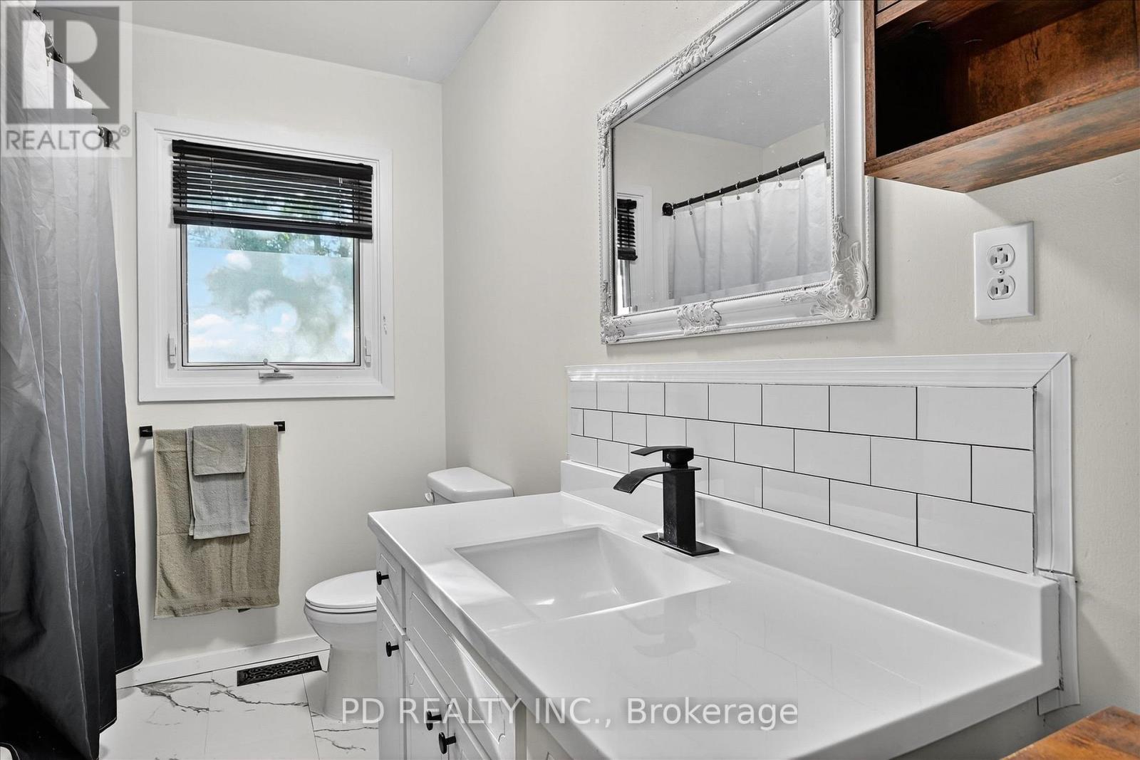 54 Carlton Crescent, Kawartha Lakes (Emily), ON - Indoor Photo Showing Bathroom