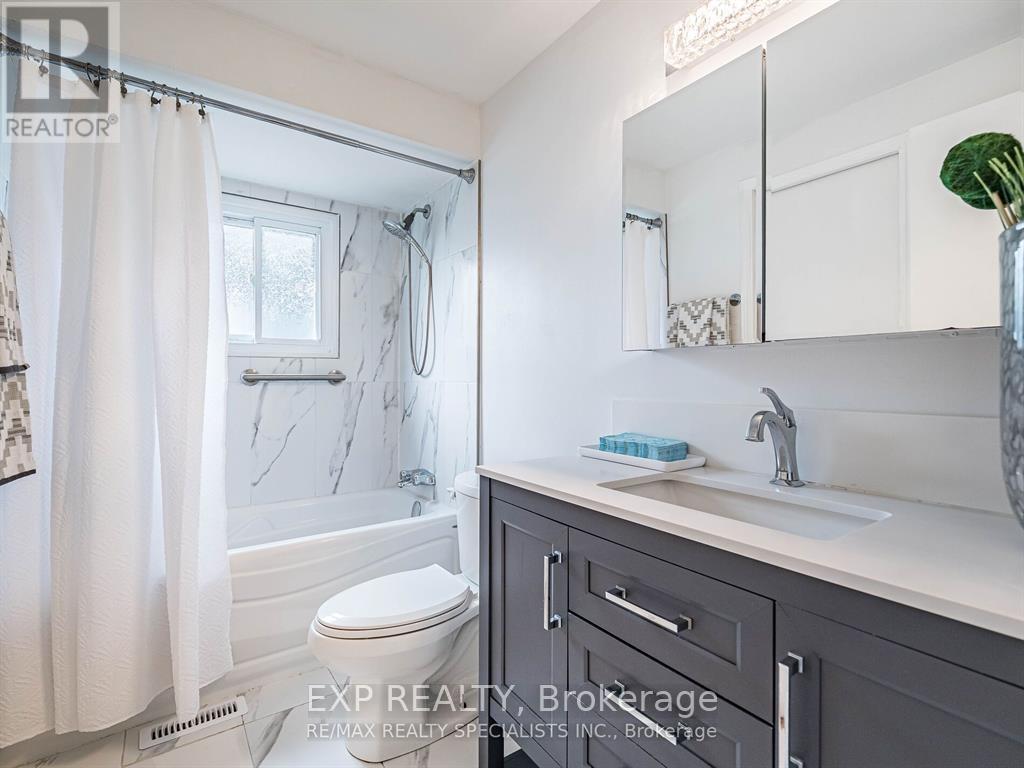 3137 Osbourne Road, Mississauga, ON - Indoor Photo Showing Bathroom