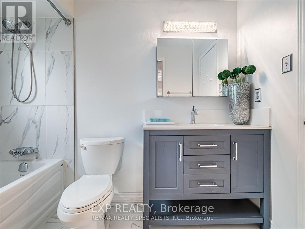 3137 Osbourne Road, Mississauga, ON - Indoor Photo Showing Bathroom