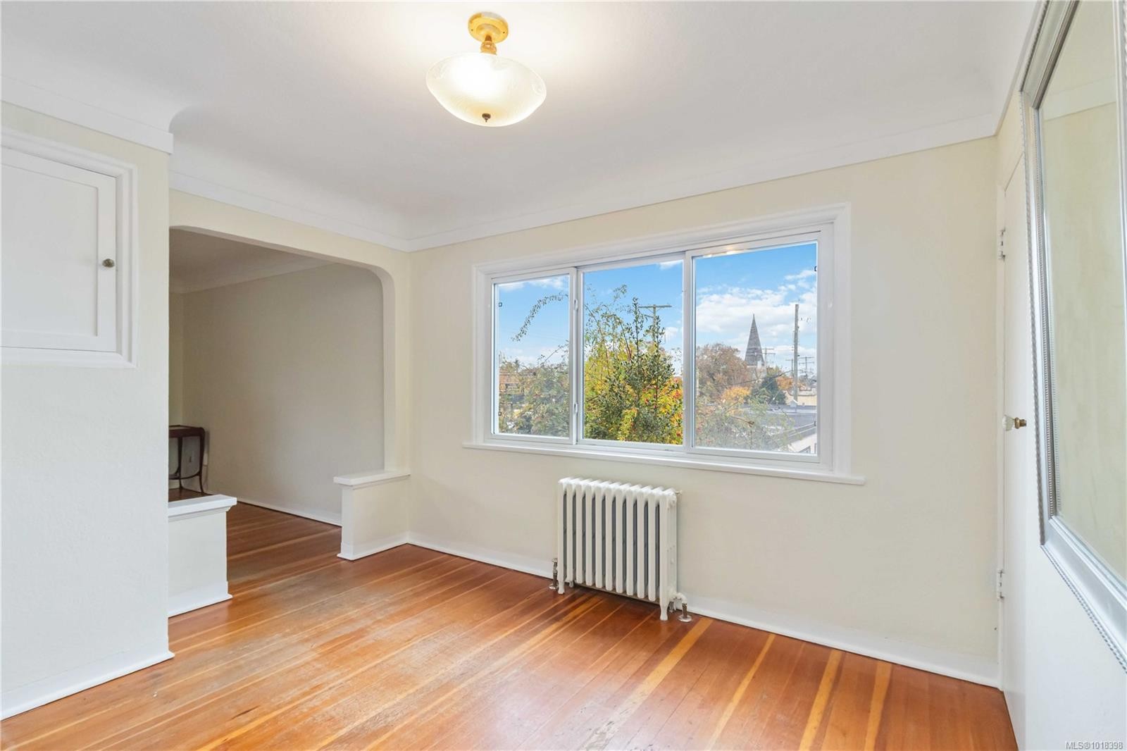 1835 Fernwood Rd, Victoria, BC