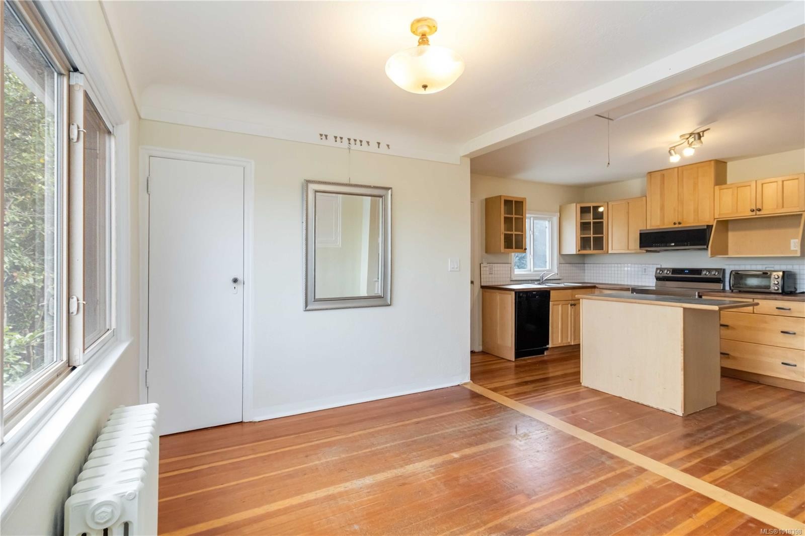 1835 Fernwood Rd, Victoria, BC