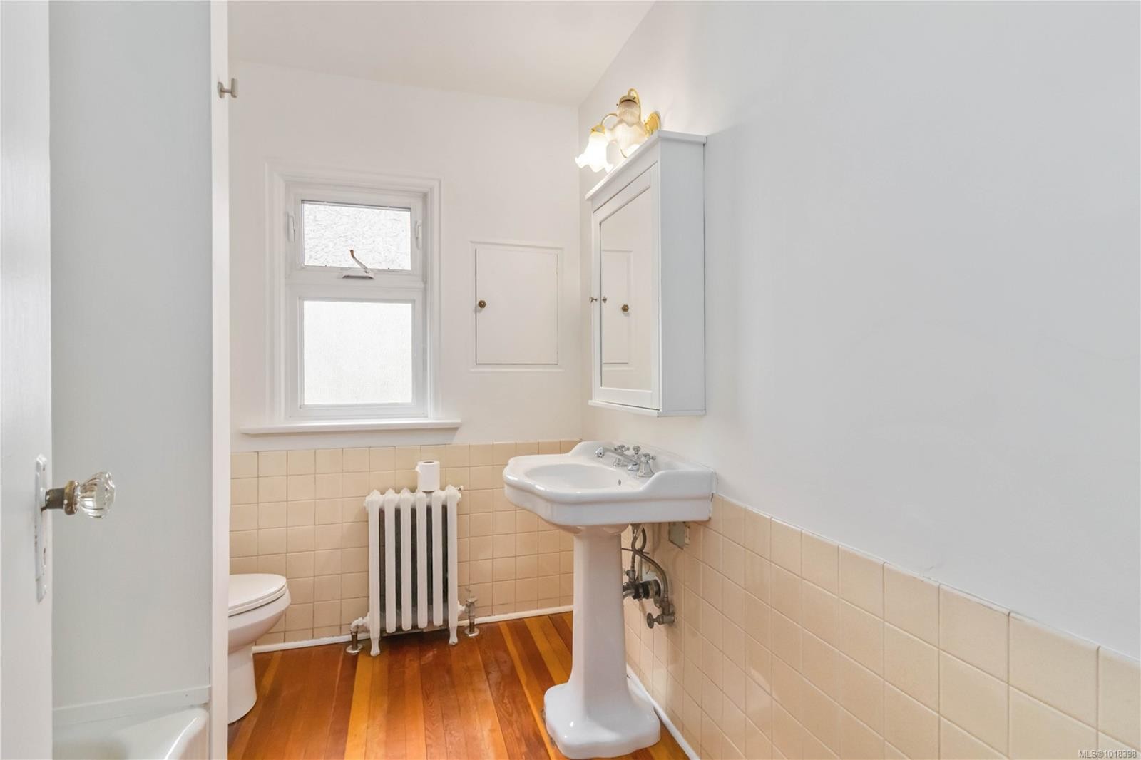 1835 Fernwood Rd, Victoria, BC