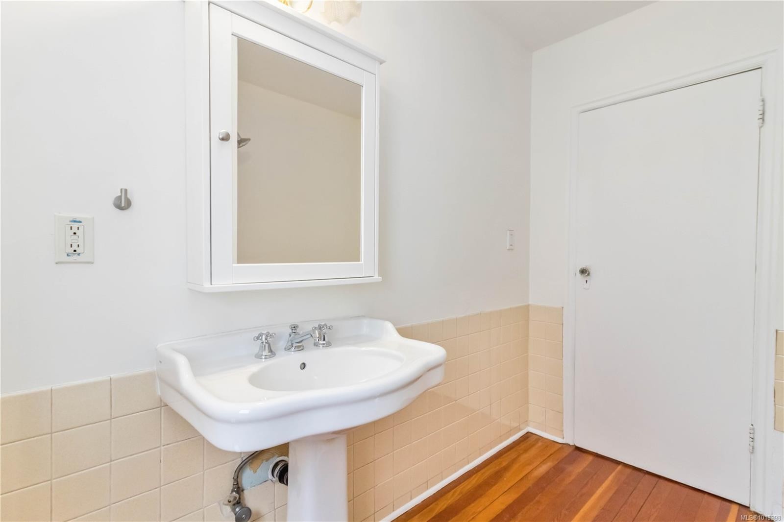 1835 Fernwood Rd, Victoria, BC