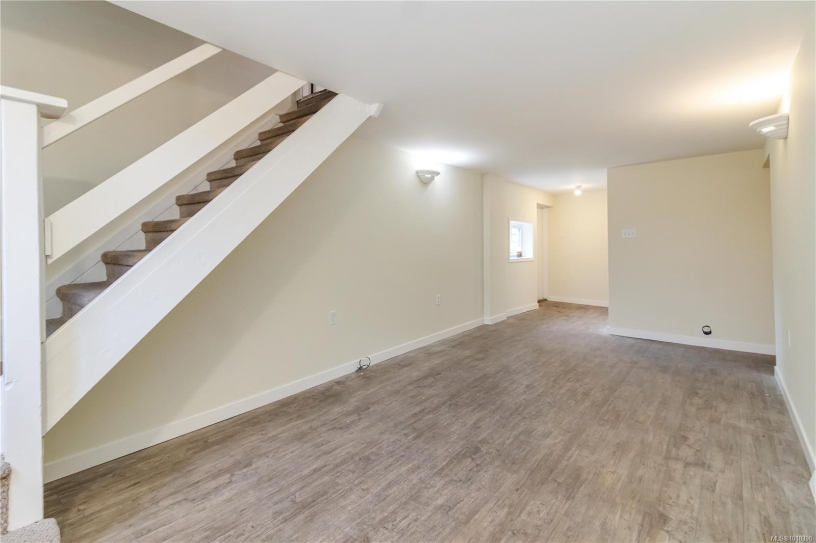 1835 Fernwood Rd, Victoria, BC