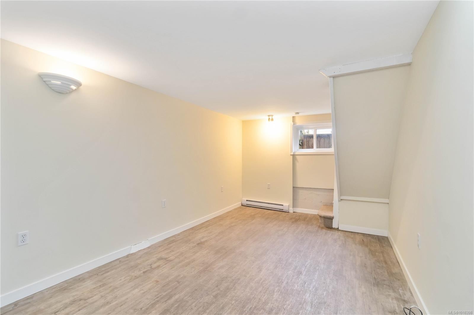 1835 Fernwood Rd, Victoria, BC