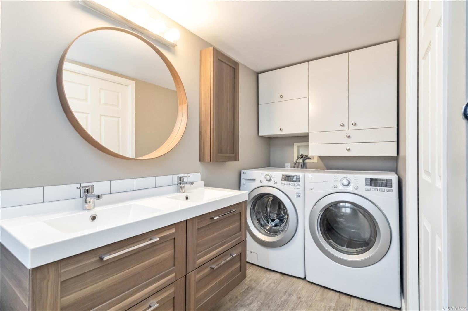 1835 Fernwood Rd, Victoria, BC