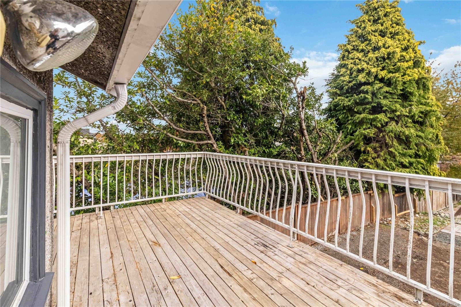 1835 Fernwood Rd, Victoria, BC