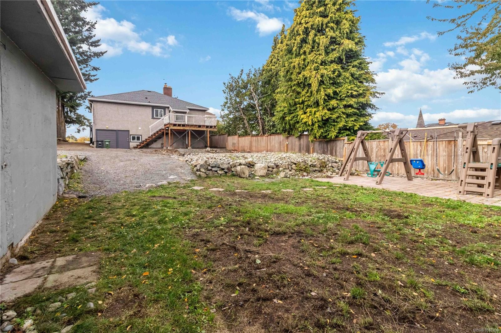 1835 Fernwood Rd, Victoria, BC