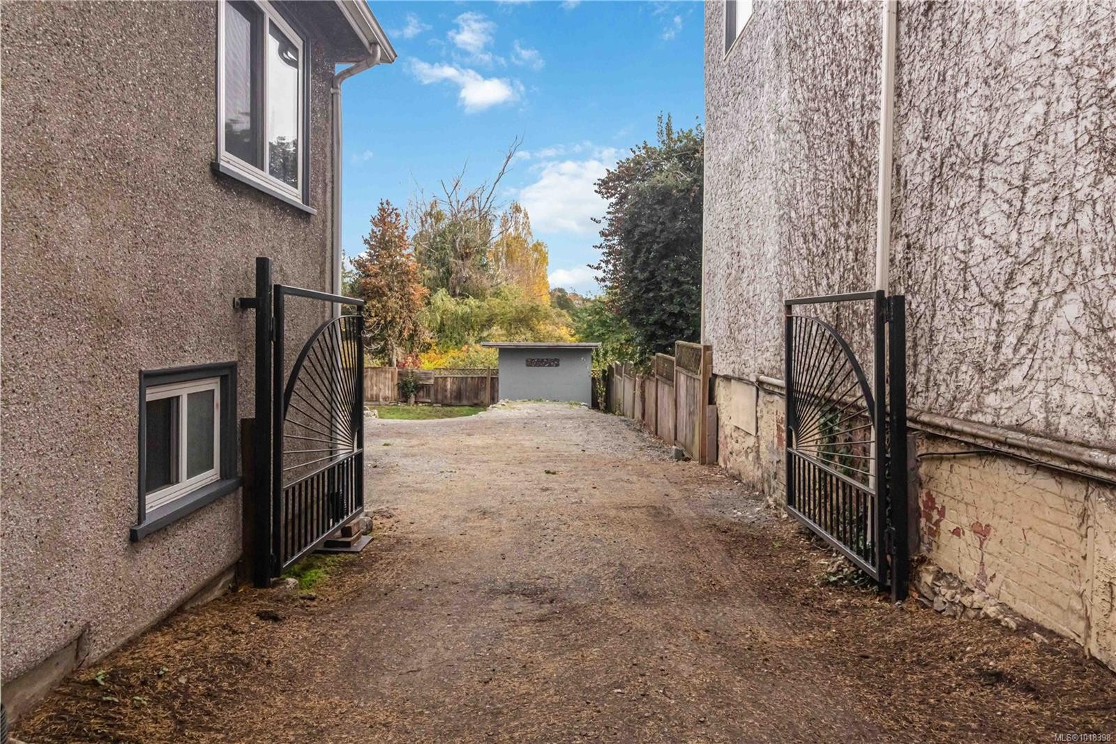 1835 Fernwood Rd, Victoria, BC